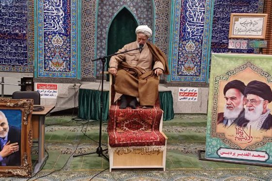 حضور آیت الله نعیم آبادی در مصلی پردیس